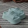 Sandalias de plataforma gruesa para mujer, de verano, para exteriores, modelo nuevo 2026, que aumentan la altura, antideslizantes, para la playa y el mar, chanclas para mujer