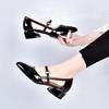 Mocassins de Couro 2024 Novo Estilo Sapatos Femininos Salto Médio Couro Envernizado Couro Macio Sapatos Slip-On Versáteis para Mulheres Que São Confortáveis e Não Cansam Seus Pés