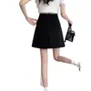 Saia midi com fenda lateral de design único, estilo coreano de nicho, versátil, justa ao corpo, saia de couro bodycon, saia curta preta para mulheres, primavera