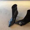 Botas Slim de Salto Alto Estilo Britânico de Nicho para Mulheres com Fivela de Cinto, Bico Fino e Zíper Traseiro Botas Elásticas