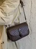 Bolsos de diseñador de nicho para mujer 2026 nuevos bolsos de hombro y cruzados de moda de alta gama de otoño e invierno bolsos cuadrados pequeños retro