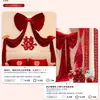 Conjunto de decoração para quarto de casamento, incluindo um painel em formato de laço para o quarto, decorações para a cabeceira da cama e uma variedade de suprimentos de casamento.
