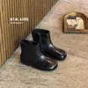 Nuevas Botas Infantiles Otoño 2026 Estilo Coreano Retro Punta Dividida Falsa Suela Suave Botas de Piel para Niñas