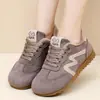 Sapatos de Treino Alemães Femininos de Inverno Novo Estilo com Sola Grossa Aumentadores de Altura Leves Confortáveis com Cadarço Casuais Quentes Antiderrapantes Sapatos de Mãe