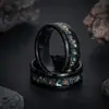 Anillo de Acero de Titanio de Moda Personalizado con Coral Verde y Lámina de Oro, Venta Caliente Transfronteriza, Coral Negro Verde Esférico de 8 mm