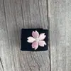 Bufanda Triángulo Original de Bloqueo para Objetos Pequeños jk Poliéster Algodón Bordada Color Sólido Hebilla Accesorios Versátil Persona Perezosa Bufanda Uniforme Gratis