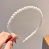 Diadema de Nuevo Estilo 2026 con Diseño de Corona Alta, Elegante Pasador de Perlas Artificiales, Diadema de Lujo Ligero Inspirada en Chanel para Uso Diario con Dientes