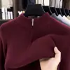 Suéter de lujo para hombre con cuello alto y media cremallera, nuevo tejido de punto liso para otoño e invierno, suéter básico versátil de corte ajustado