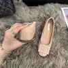 Sapatos Femininos Rasos de Bico Quadrado Cor Nude com Fivela Quadrada 2026 Outono Novo Temperamento Deslumbrante Para o Trabalho Sapatos Baixos