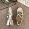 Sapatos Mary Jane franceses estilo balé para mulheres, novo modelo primavera e outono 2026, sapatos de couro elegantes e versáteis com tira cruzada para o trabalho