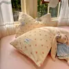 Juego de ropa de cama de invierno de cuatro piezas estilo blogger coreano, ultra suave de calidad A, de terciopelo de leche, con estampado de lunares estilo INS y diseño cálido de vellón de doble cara