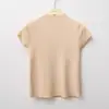 Top minimalista de punto de lana mercerizada aterciopelada, ajuste ceñido, manga corta, cuello medio alto, amigable con la piel, color liso base