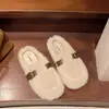Pantuflas de pelo de moda para mujer con hebilla de cinturón, nuevo modelo de invierno 2026, cómodas y elegantes, de algodón, cerradas en la punta, para usar en exteriores