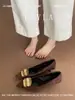 Tacones altos de tacón de gatito para mujer que no cansan los pies, nuevo estilo primavera/otoño 2025, versátiles y elegantes, zapatos de tacón de aguja de ante negro con punta fina