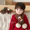 Conjunto de Bufanda Cruzada Navideña para Bebé con Manoplas de Cinco Dedos para Niños y Niñas Bufanda Tejida Cálida de Invierno Navideña
