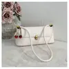 Bolsa Pequena de Axila Francesa de Luxo Leve Transfronteiriça Nova Moda Feminina Nicho Bolsa Baguete de Mão Bolsa de Ombro Único de Alta Qualidade Tendência