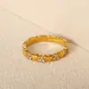 Anillo de Diamante Triangular en Forma de Corazón de Alta Venta en Comercio Electrónico Transfronterizo, Anillo Minimalista Personalizado con Forma de Corazón de Estilo Europeo y Americano con Diamantes Microincrustados, Anillo Estilo Ins