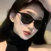 Gafas de Sol Retro Europeas y Americanas Triangulares Ojo de Gato para Mujer de Gama Alta Versátiles Negras de Montura Pequeña Estilo Protección Solar