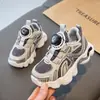 Zapatos deportivos para niñas 2025 primavera y otoño nuevos zapatos de papá para niños medianos y grandes zapatos de malla de moda transpirables zapatos casuales para correr