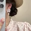 Brincos de Pérola com Flor Rosa Fresca e Doce, Estilo Suave, Design Exclusivo, Brincos Versáteis para Encontros e o Dia a Dia