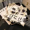 Bufanda de Seda Simple, Elegante y a la Moda, Lujo Ligero de Alta Gama, Versátil Pañuelo Cuadrado 100% Seda de Morera, Regalo de Vacaciones para Mujeres, Accesorio