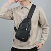 Nueva bolsa de pecho para hombre de PU, bandolera urbana minimalista de color liso, deportiva y portátil, gran capacidad, bolso de hombro casual, moderno