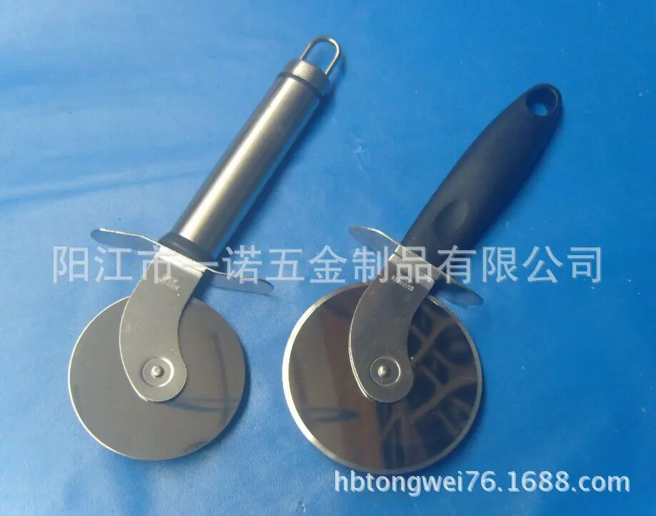 比萨刀S1034776l大的直径7.5CM,小的直径6.5C