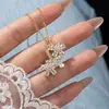 Collar de Flor con Incrustaciones de Circonia y Diamantes Completos de Cobre de Venta Caliente Transfronteriza para Mujer, Cadena de Clavícula de Acero de Titanio Versátil de Nueva Moda de Lujo Ligero