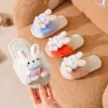 Chinelos de Algodão Fofos para Meninas, Novo Modelo de Inverno, Interno e Externo, Sola Macia Antiderrapante, Pelúcia Quente, Coelho, Chinelos de Encaixe de Algodão para Crianças