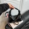 Bolsa de Mão Casual de Verão 2025 Feminina com Letra Moda Personalizada Design Nicho Ombro Transversal Bolsa Dumpling