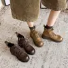 Botas Martin de Cuero Genuino con Suela Gruesa y Tacón Alto que Aumentan la Altura, Estilo Ropa de Trabajo, 7 Ojales, Punta Redonda, Cierre de Cordones, Tobilleras para Mujer, Otoño/Invierno 2026