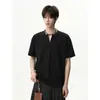 2026 Verano Nuevo Camiseta para Hombre Texturizada Simple Rayada Elegante Estilo Hong Kong Cuello en V Casual Color Sólido Manga Corta Moderna