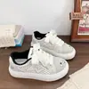 Nuevas zapatillas elegantes y casuales para otoño, con un diseño retro, estilo versátil y suelas gruesas, disponibles a un precio mayorista súper descontado