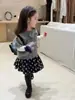 Conjunto de suéter de punto dulce con burbujas de manga corta y lazo y falda de lunares Maiyoyo para niñas jóvenes