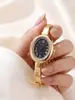 Reloj de Pulsera Retro de Venta Caliente Transfronterizo para Mujer con Números Romanos Ovalados, Reloj con Pulsera de Anillo Dorado, Disponible en Múltiples Colores