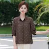 Ropa de verano elegante y con estilo para madres de mediana edad y mayores de talla grande, camisa protectora solar, top para mujer de talla grande, camisa de lunares, ligera