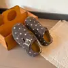 Sandálias Birkenstock infantis de bolinhas, nova coleção outono 2026, sapatos casuais estilosos e versáteis para meninas, e sapatos casuais slip-on para meninos