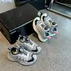 Zapatos para Niños 2024 Primavera/Otoño Nuevo Estilo Zapatos Tipo Papá para Niñas Zapatos de Malla para Niños Grandes Tela de Malla con Botones Zapatos Deportivos de Moda para Niños