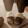 Uso bidireccional, punta cerrada, que aumenta la altura, pantuflas cálidas de algodón estilo coreano para mujer, aptas para uso interior y exterior, gruesas, 2026, peludas, color camel