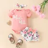 Conjunto de Tres Piezas para Bebé Niña de Verano Nuevo de Comercio Exterior Europeo y Americano con Estampado de Letras, Top de Manga Corta, Bolso con Lazo y Flor, Pantalones Cortos de Pipi