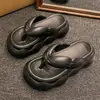 Bonitas chanclas de mujer con plataforma gruesa, nuevas de moda primavera/verano 2025, sandalias deslizables para exteriores con una sensación cómoda