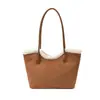 Bolsa Tote Versátil Estilo Retrô para Mulheres 2025 Inverno Nova Bolsa de Ombro/Axila de Pelúcia de Alta Qualidade Estilo Estrangeiro