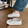 Sapatos de treino versáteis alemães 2026 verão novo versão coreana estilo balé sapatos prateados simples sapatos casuais esportivos femininos