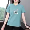 Camiseta Feminina 2026 Novo Estilo com Ombro Normal e Manga Curta, Fashion e Versátil, Design Emagrecedor para Mulheres Plus Size, Top de Verão