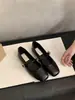 Sapatos femininos baixos prateados, novos sapatos pequenos de couro estilo retrô francês para primavera e outono, sapatos Mary Jane planos macios estilo fada