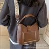 Bolso Cubo Retro de Hombro Ancho para Mujer 2026 Nuevo Estilo de Moda Caliente Bolso Cruzado Estilo Coreano Bolso de Hombro para Viaje