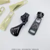 Extractor de aleación con dientes de cobre dorado y lengüeta de extracción negro pistola, Selección de ropa casera de Taizhou, Cremallera metálica mejorada