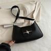 Bolsa de Axila Lisa Moda Nova 2024 Textura Fashionável Casual Bolsa de Ombro Verão Estilo Ocidental Simples Pequena Quadrada
