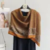2025 Nuevo Bufanda de Algodón y Lino con Bloques de Color Sencillos Letra Om Estilo Coreano de Moda para Viaje Protector Solar de Gasa