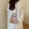Bolso de cubo de moda y tendencia para mujer, nuevo modelo 2026 para el trabajo y los desplazamientos, bolso de mano de gran capacidad, bolso casual para el antebrazo de alta apariencia